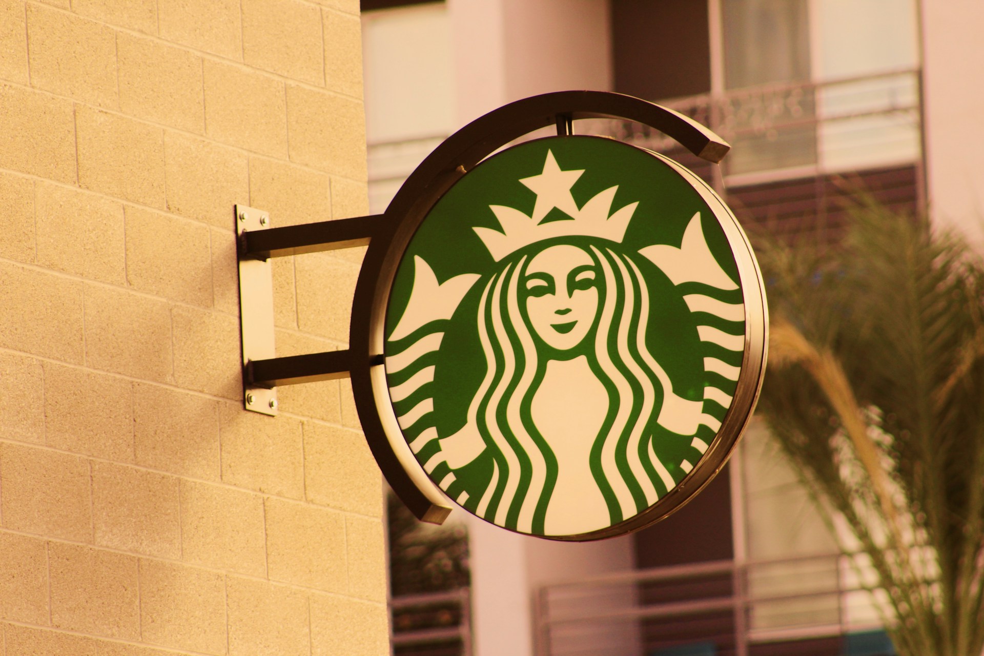 Starbucks zatvara 250 kafeterija širom severne Amerike