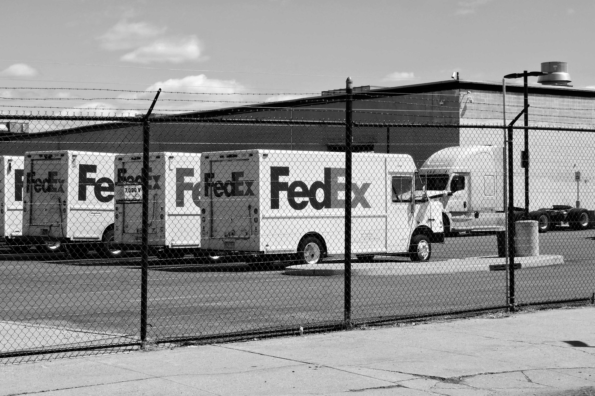 FedEx naručuje električne kamione od Harbingera za 300 miliona dolara - Balkan Truckers US